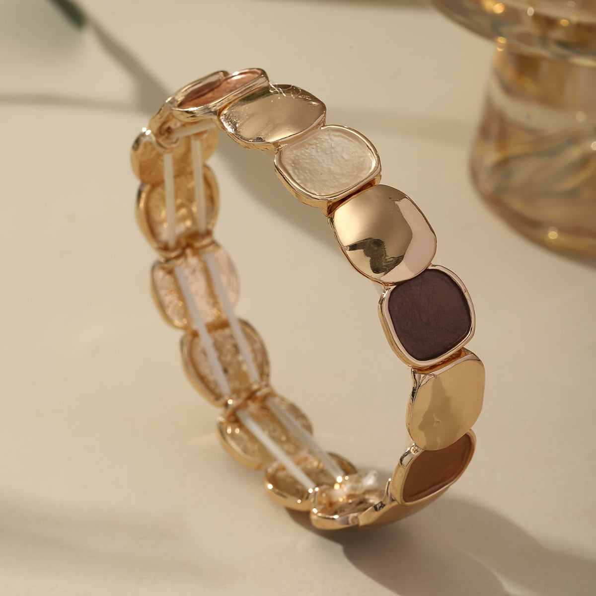 1pc Vintage Style Elegant Zinc Alloy Plated Kc Golden Elastic Bracelet Bracelet Irregular Square Unisex Bracelet